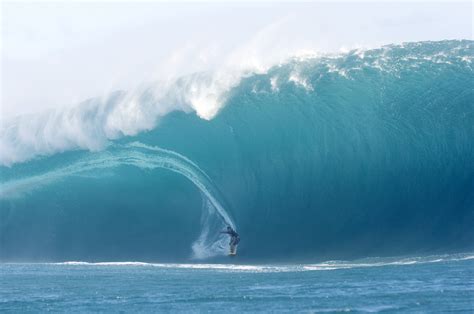 PHOTOS - BIG BIG WAVE SURFING : EXTREME - XarJ Blog and Podcast