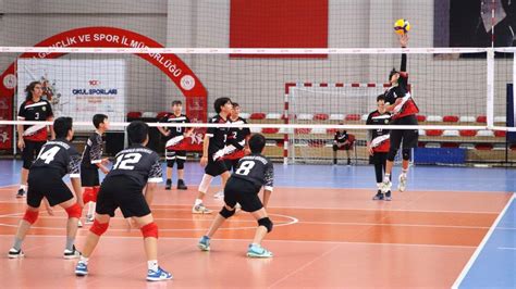 Okul Sporları Ortaokullar Arası Erkek Voleybol Müsabakaları Tamamlandı