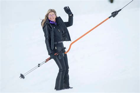 Máxima Y Guillermo De Holanda Se Divierten En La Nieve Junto A Sus