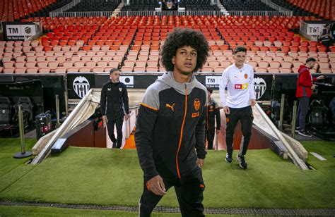 Nuestros Jugadores Ya Est N En Mestalla Valencia Cf