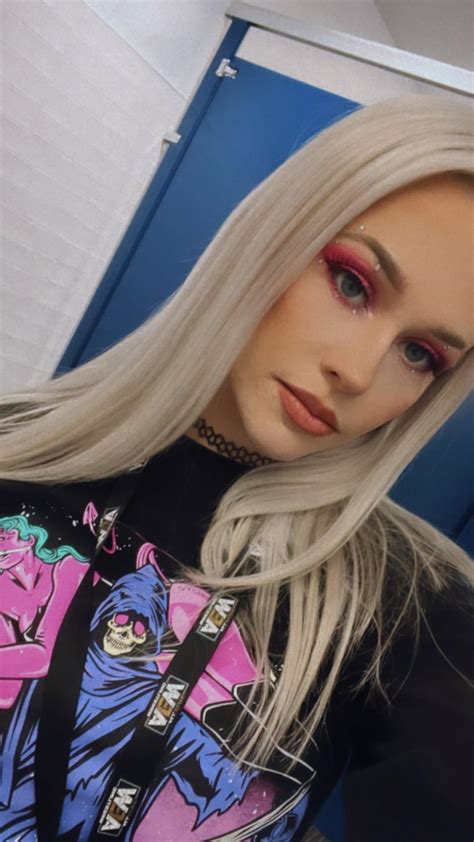 Penelope Ford : WrestlingAndMMABabes