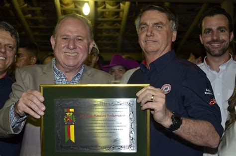 Jair Bolsonaro recebe Título de Cidadão Honorário de Barretos na Festa