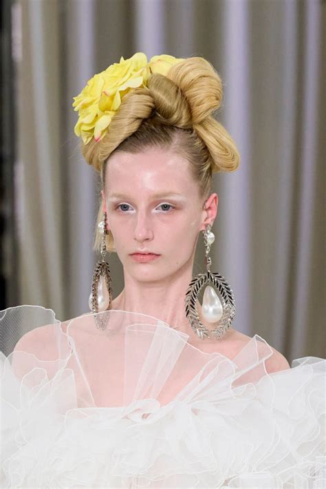 Giambattista Valli Spring Couture Fashion Show Details The