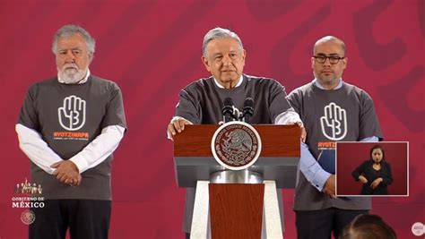 Amlo Usa Playera Del Caso Ayotzinapa Cumple Promesa A Padres De