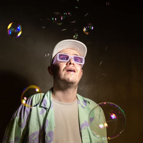 Saint Bernard · Artist Profile