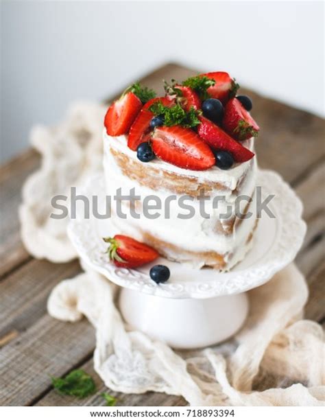 Naked Cake Strawberries Stock Photo 718893394 Shutterstock