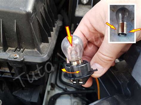 Changement D Une Ampoule Avant Gauche D Une Peugeot Tutoriel