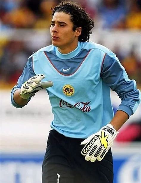 Guillermo Ochoa cumple 35 años Así se veía cuando debutó con el Club