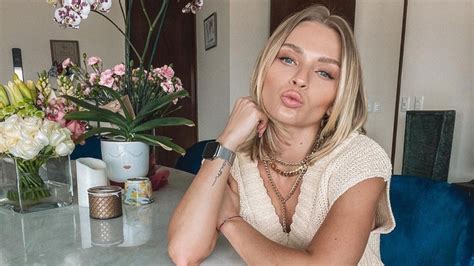 Irina Baeva Mueve Su Trasero Al Bailar Sensualmente En Bikini Durante Sus Vacaciones KIHI Artistas