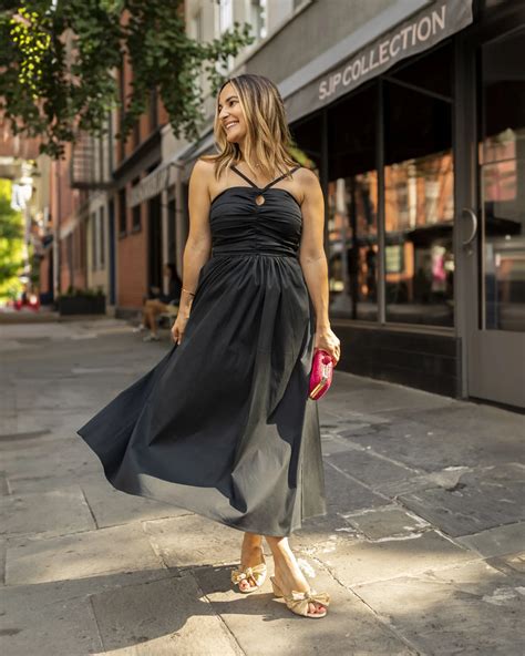 The Ultimate Guide To Styling A Black Maxi Dress Shunvogue