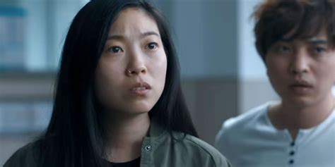 The Farewell Trailer Awkwafina Travels To China And Confronts Death In