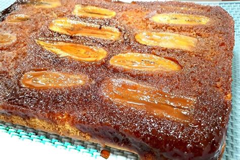 Torta de banana caramelizada é uma delícia e aqui em casa todo mundo adora