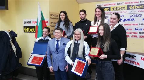 БФ Бадминтон награди най-добрите си състезатели - Спорт - БНР Новини