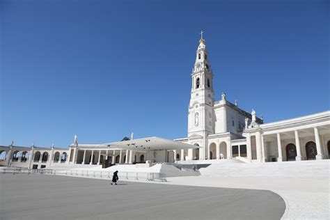 Vis O Ucr Nia Cardeal Ant Nio Marto Pede Em F Tima Ora Es Pela Paz