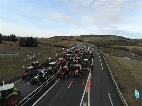 Roanne Une Action Des Agriculteurs Sur La Rn Ce Mardi