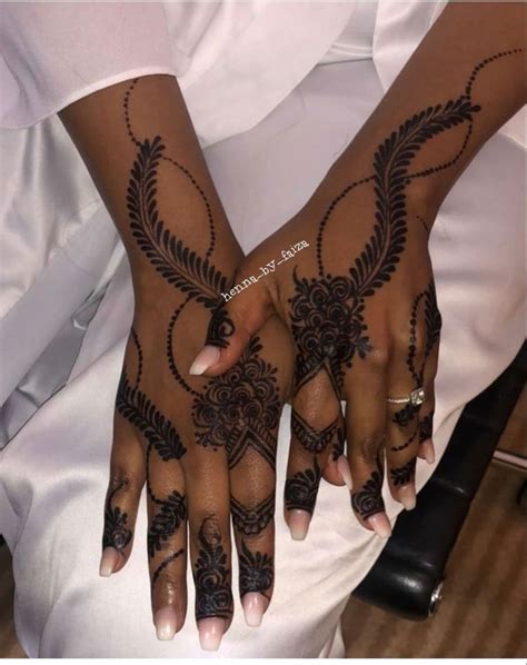 Pin By Loubna On Inspi Bijoux Henn Mariage Henna Tattoo Hand Henna