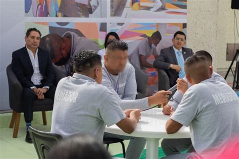 VISITADORES ACUDIERON A LA INAUGURACIÓN DE MURAL EN LA PENITENCIARÍA