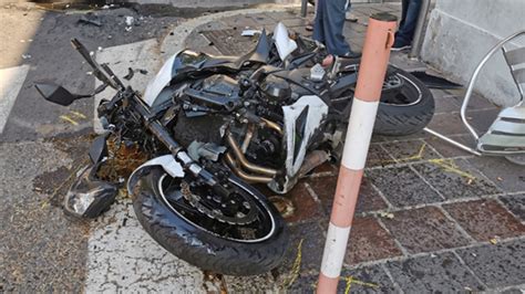 Seregno Incidente Moto Contro Auto Motociclista Fa Un Volo Di