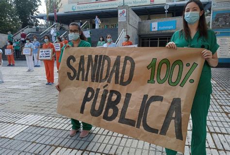 Sanitarios Reivindican La Sanidad P Blica A La Hora De Los Aplausos