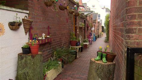 Belfast About 500 Streets Facing Long Wait For Alley Gates Bbc News