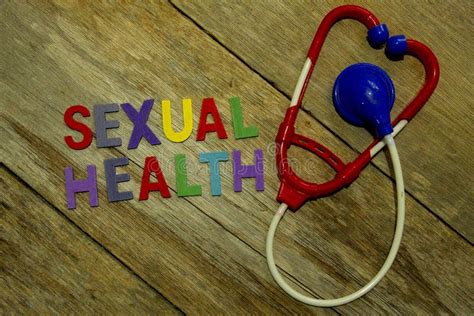 Letras De Madera Coloridas Sistema Y Estetoscopio Del Alfabeto De La Salud Sexual De La Palabra