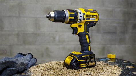 2024 French Days The DeWalt DCD795M2 5 Star Drill Driver At 335