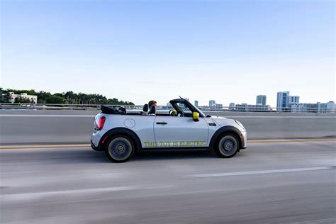 Mini Cooper SE Convertible Is All About Electric Fun in the Sun - CNET