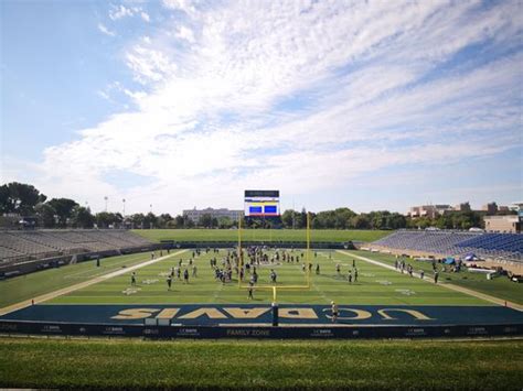 UC DAVIS HEALTH STADIUM - 120 Photos - Davis, California - Stadiums ...