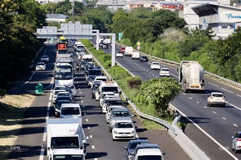 Route Du Littoral Fin D Embouteillage Vers Saint Denis