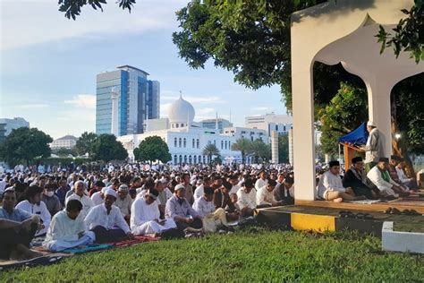 Potret Ribuan Jemaah Tunaikan Salat Idulfitri Di Masjid Al Azhar