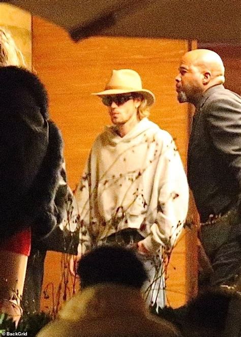 Hailey Bieber Sorri Em Noite De Encontro O Marido Justin Bieber Um