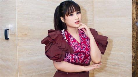 7 Potret Natalia Yudia Biduan Dangdut Istri Rian Maulana Pria Yang