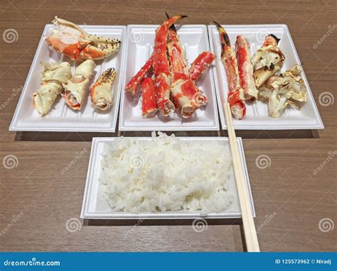 Alaskan King Crab At Kuromon Market Stock Photo Image Of Gourmet