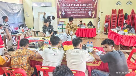 Diduga Terjadi Manipulasi Bawaslu Nisel Buka Kotak Suara Kecamatan Mazo