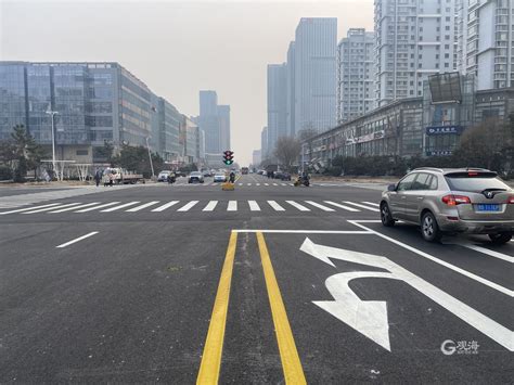 双向四车道变双向六车道，拓宽通车！崂山区秦岭路将打造网红街区 青岛新闻网