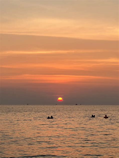 มาดูพระอาทิตย์ตกที่ “บางเสร่” กันค่ะทุกคน🌅🫶🏽 แกลเลอรีที่โพสต์โดย รีวิวสไตล์นิว🌝 Lemon8