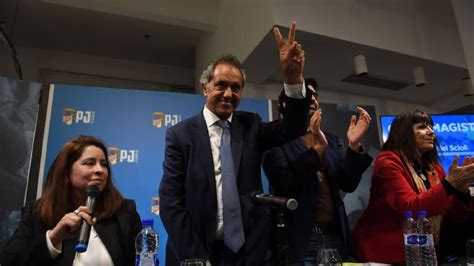 Daniel Scioli Ya Como Precandidato Empieza A Recorrer El Pa S Y