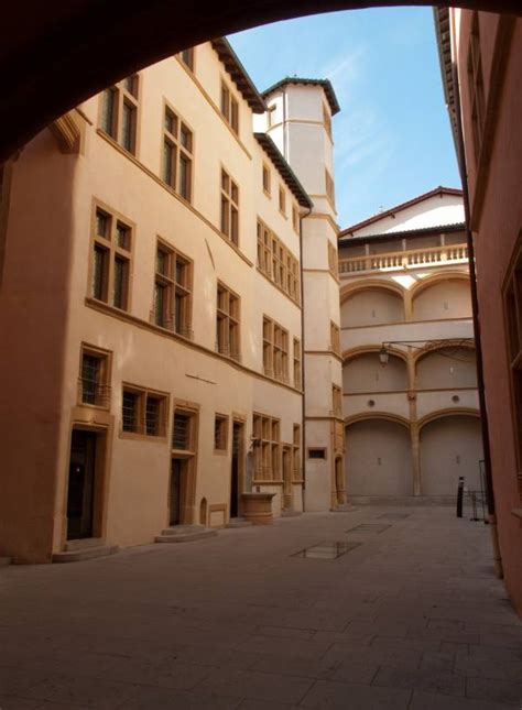 Photographes en Rhône Alpes La Cour du musée Gadagne