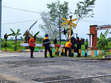 Pt Kai Daop Imbau Masyarakat Patuhi Aturan Berlalu Lintas Di Area