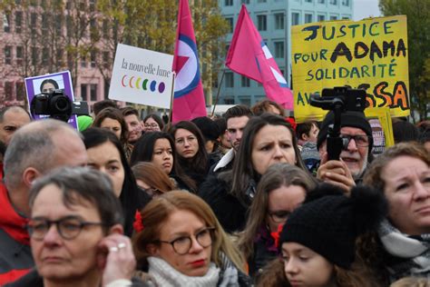 Société Strasbourg Plus De 2000 Personnes Manifestent Contre Les