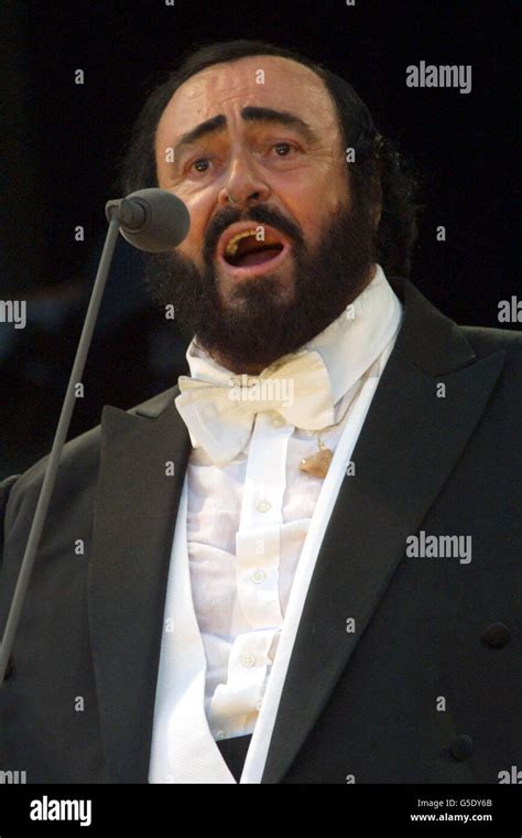 London Pavarotti Hyde Park Italian Tenor Luciano Pavarotti On Stage At Picnic With Pavarotti