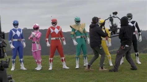 Power Rangers 30th Anniversary Confirms Entire Mighty Morphin Team In Costume