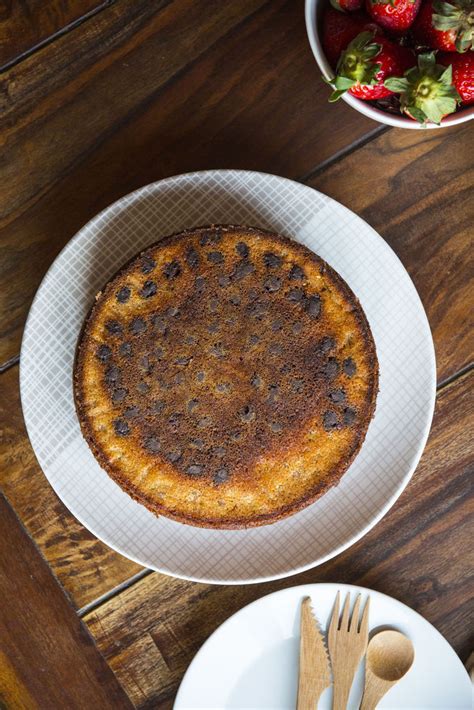 Bizcocho de plátano y conguitos de chocolate negro