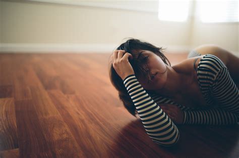 Fondos de pantalla negro mujer modelo retrato sentado fotografía