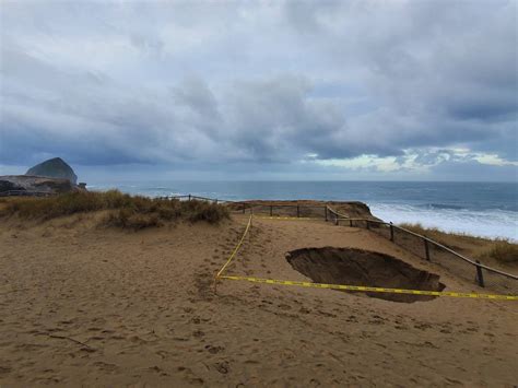 Sinkhole Appears Along Oregon Coast Photos Show Tacoma News Tribune