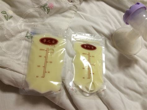 初乳是什么颜色，初乳能吃吗？初乳是指产后几日内的乳汁 哺乳期 妈妈宝宝网