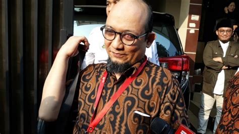 Istri Cium Tangan Novel Baswedan Berangkat Menuju Gedung KPK