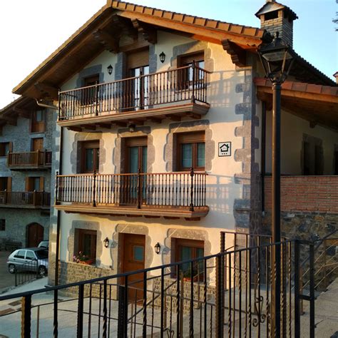 Fachada casa rural Iturburu - Casa Rural Iturburu