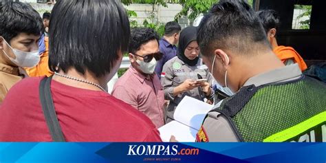 Petugas Kebersihan Tewas Tertabrak Mobil Di Km Tol Cijago Depok