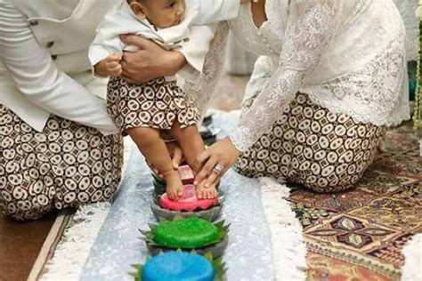 Mengenal Ritual Tedhak Siten Upacara Adat Penting Bagi Anak Saat